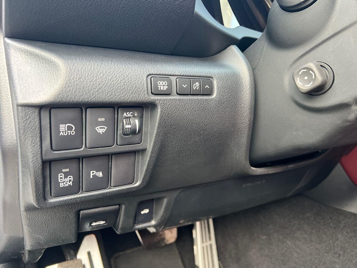 Hvid Lexus RC fra 2017