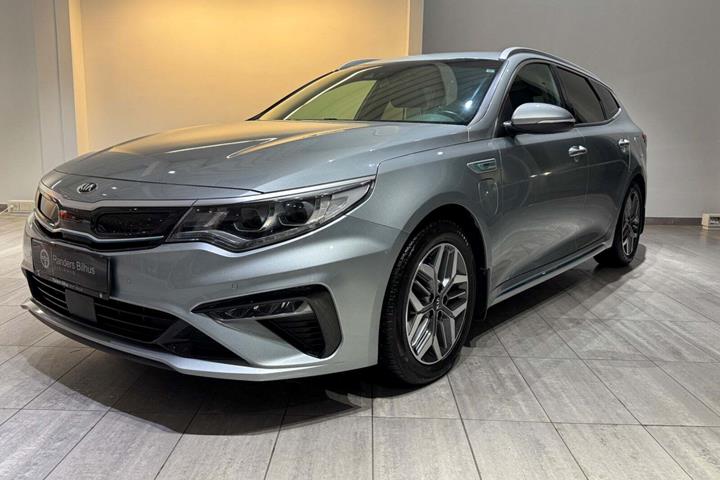 Sølv Kia Optima fra 2019 set udefra