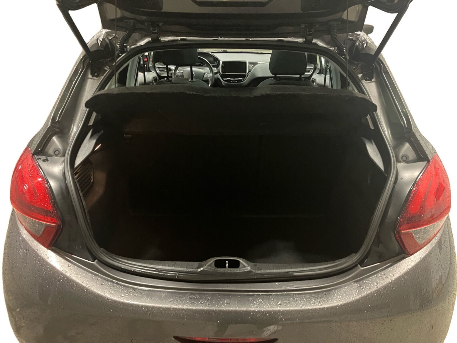 Grå Peugeot 208 fra 2018