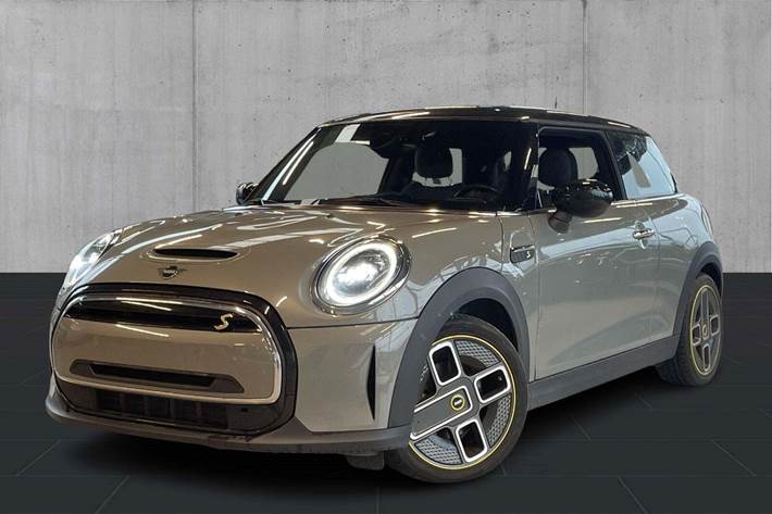 Grå Mini Cooper SE fra 2022 set udefra