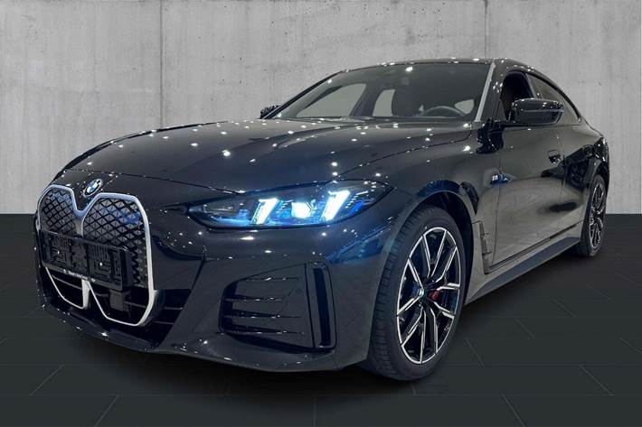 Sort BMW i4 fra 2025 set udefra