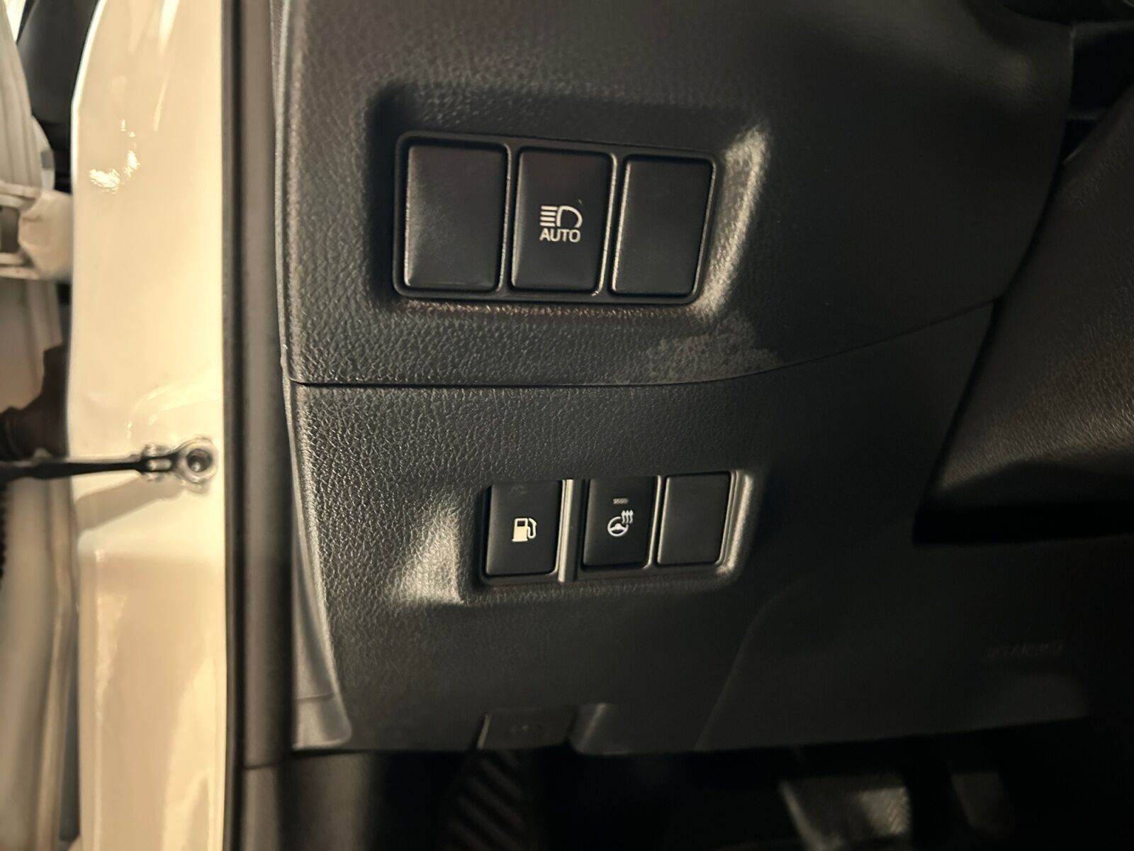 Hvid Toyota C-HR fra 2021