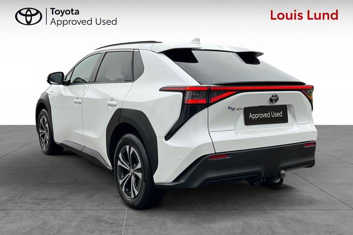 Hvid Toyota BZ4X fra 2025