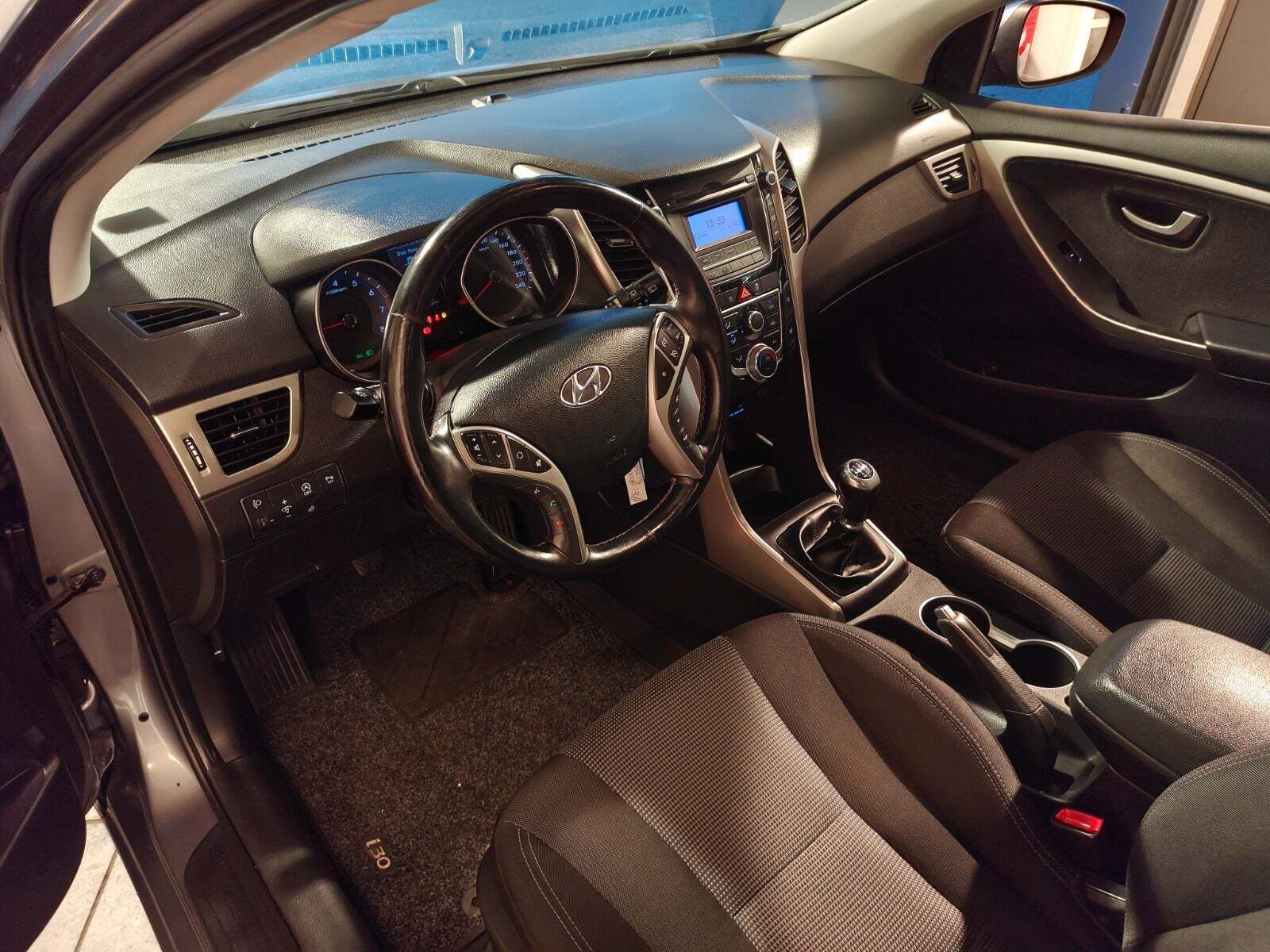 Grå Hyundai i30 fra 2015