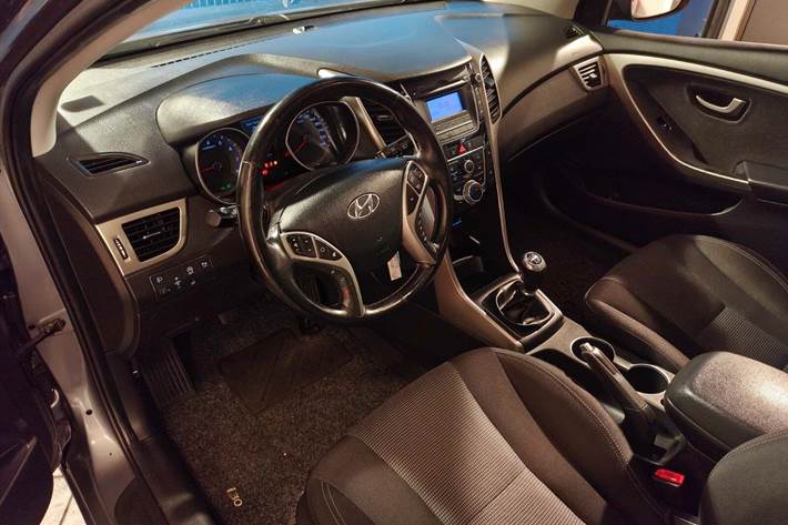 Grå Hyundai i30 fra 2015