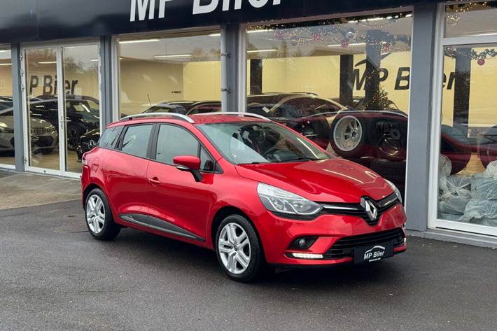 Rød Renault Clio IV fra 2019