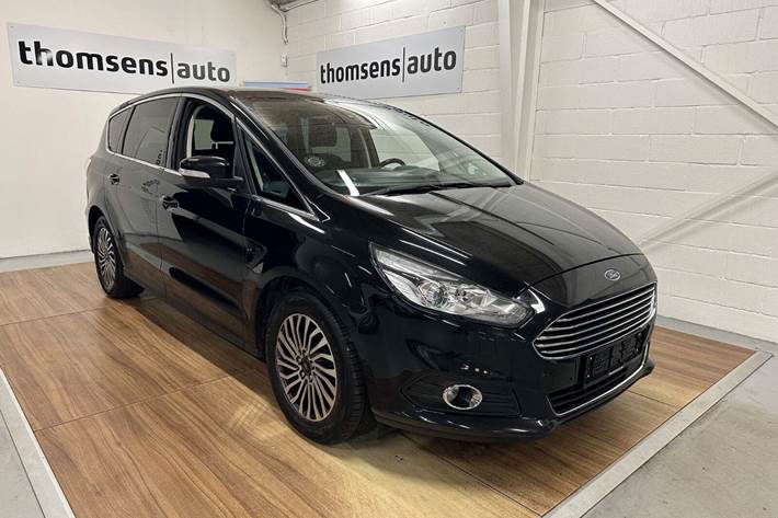 Sort Ford S-MAX fra 2020 set udefra