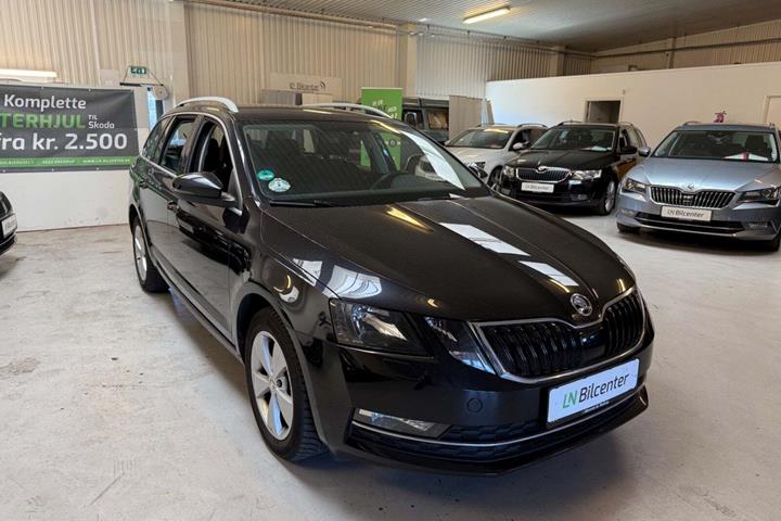 Sort Skoda Octavia fra 2018