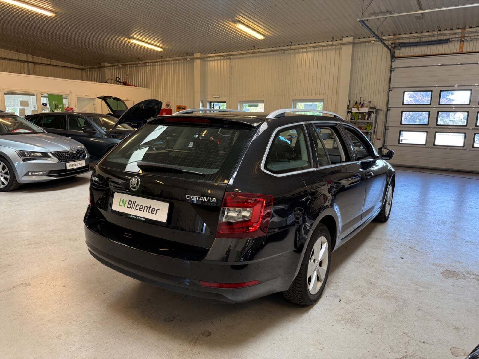 Sort Skoda Octavia fra 2018