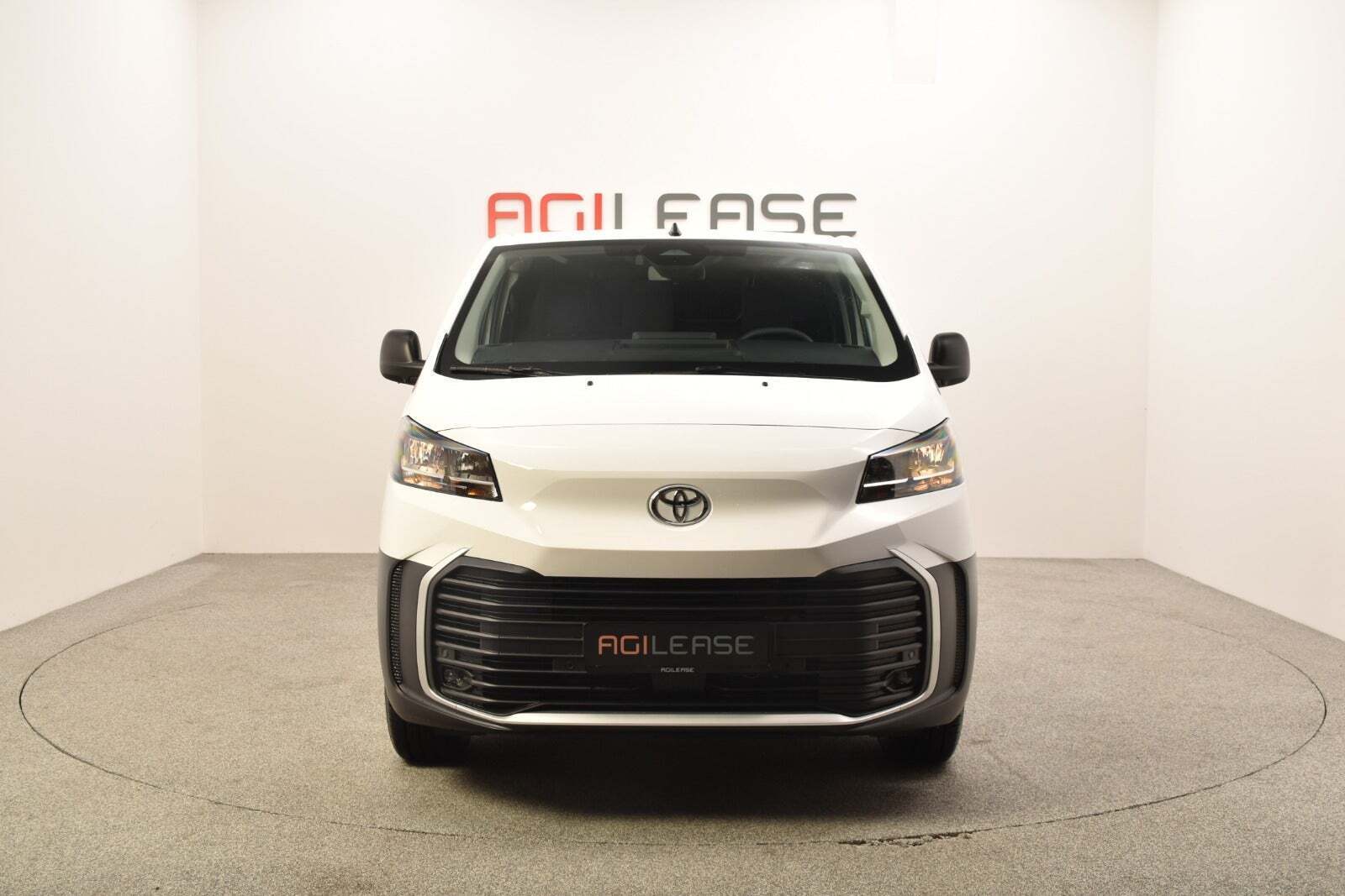 Hvid Toyota ProAce fra 2025
