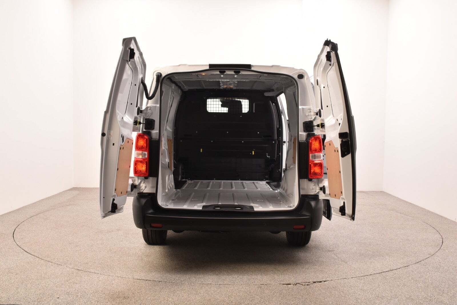 Hvid Toyota ProAce fra 2025