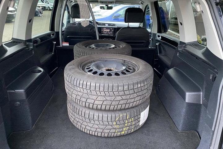 Sort VW Touran fra 2022