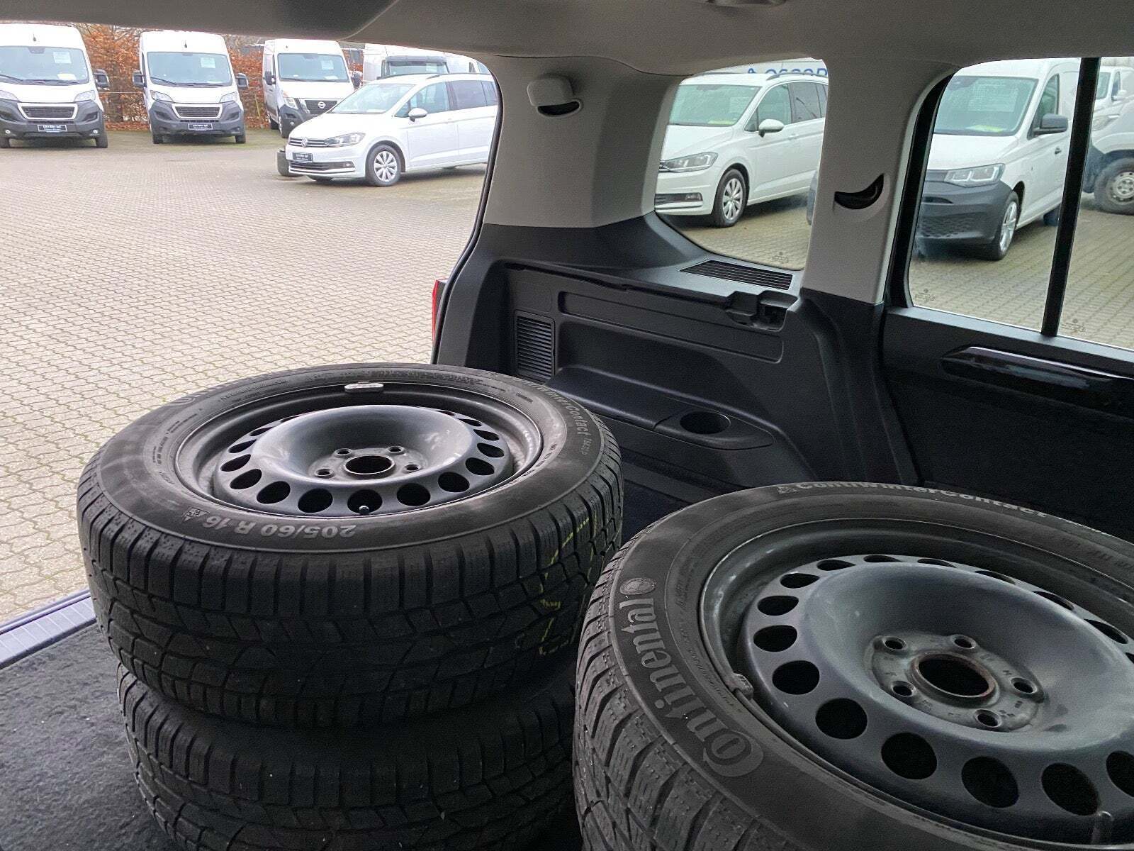 Sort VW Touran fra 2022