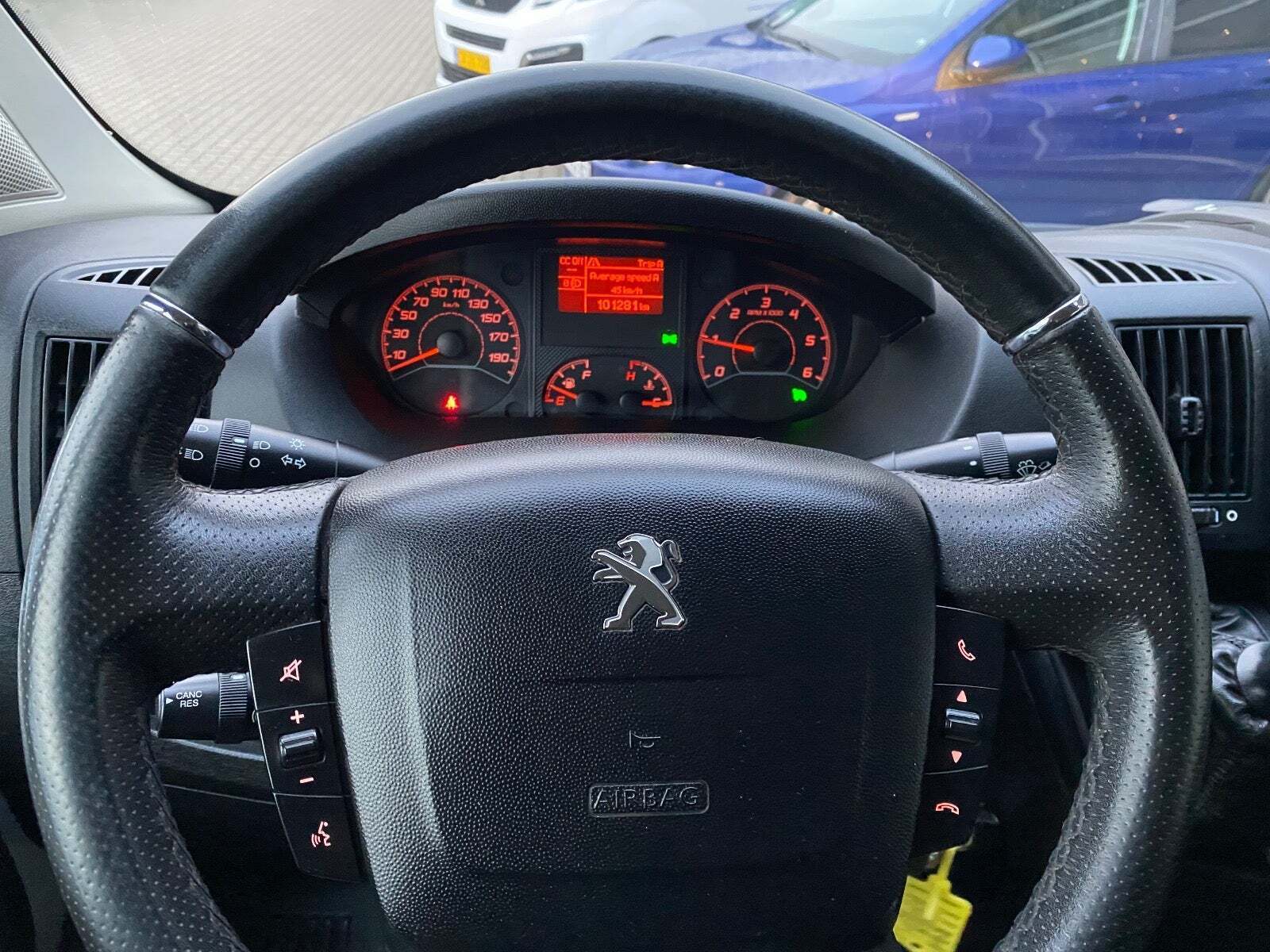 Peugeot Boxer 333 2,2 BlueHDi 140 L2H2 Premium
