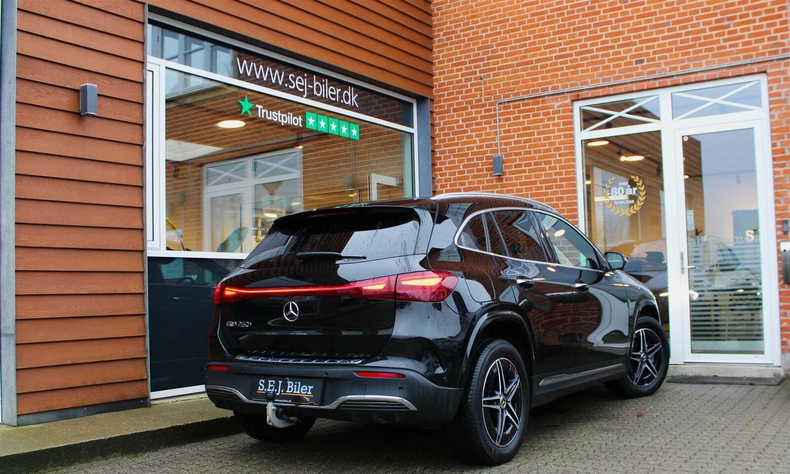 Sort Mercedes EQA250+ fra 2024