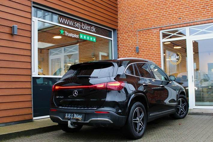 Sort Mercedes EQA250+ fra 2024