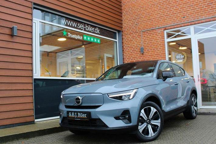 Grå Volvo C40 fra 2023 set udefra