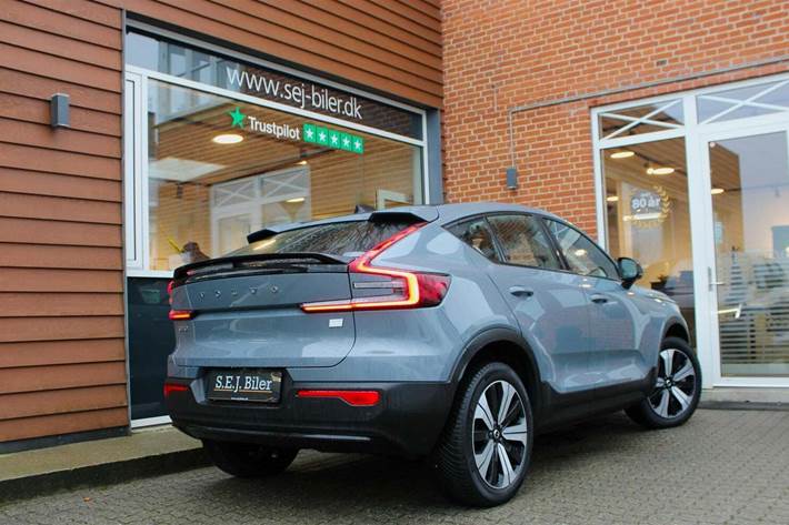 Grå Volvo C40 fra 2023