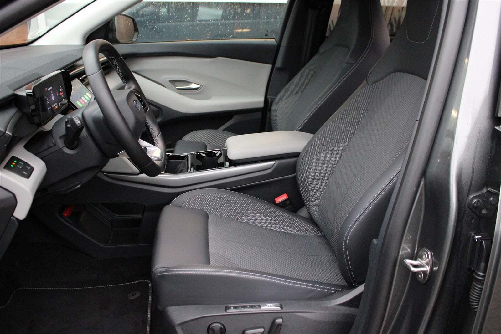 Ford Explorer 82 Select Extended Range