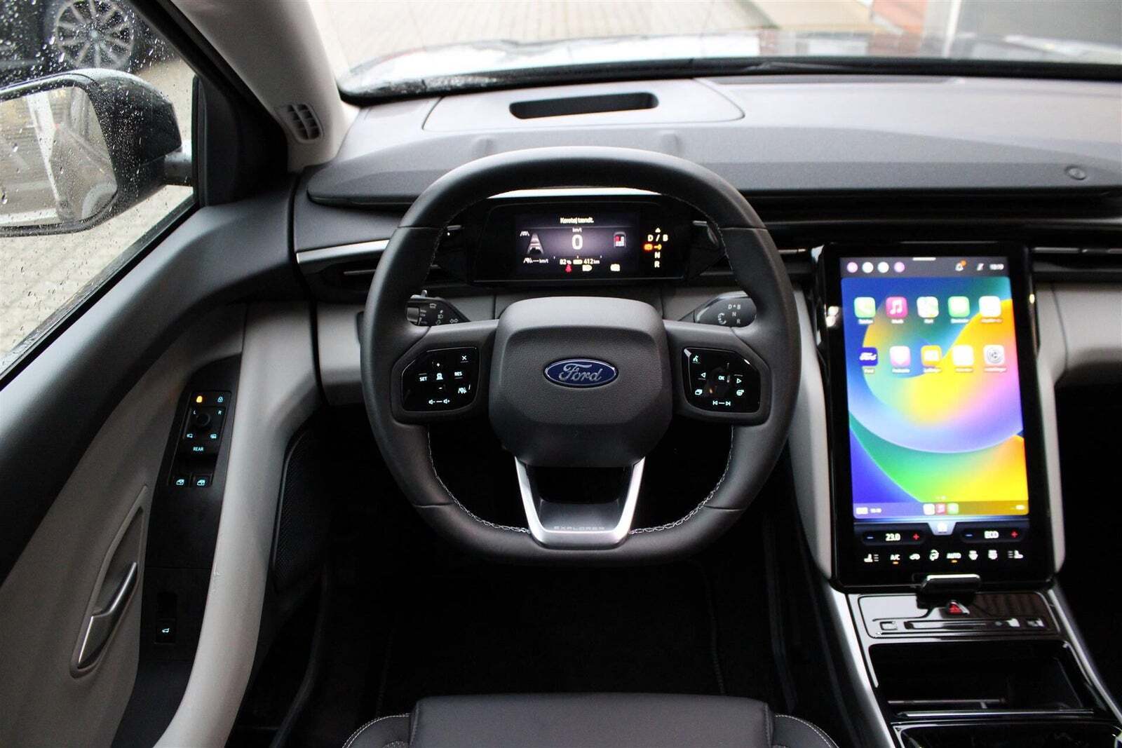 Ford Explorer 82 Select Extended Range