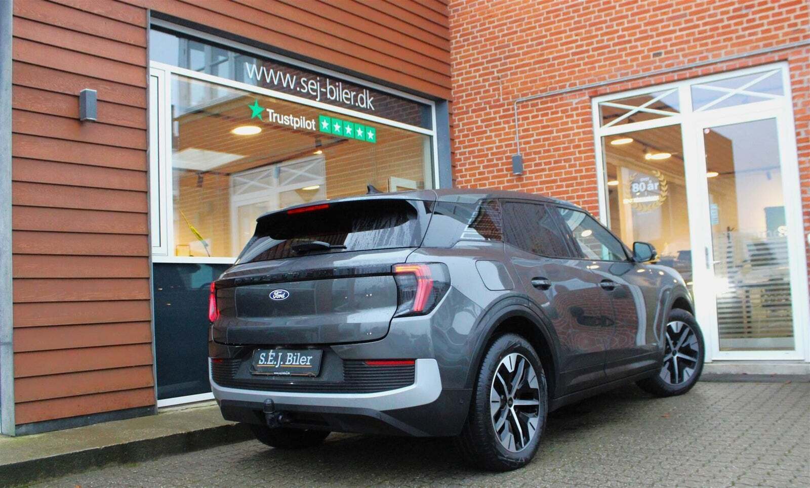 Grå Ford Explorer fra 2024