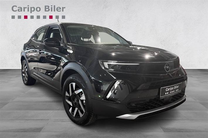 Sort Opel Mokka-e fra 2023 set udefra