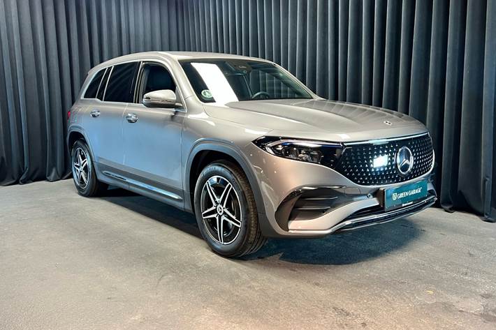 Grå Mercedes EQB 250+ fra 2024 set udefra