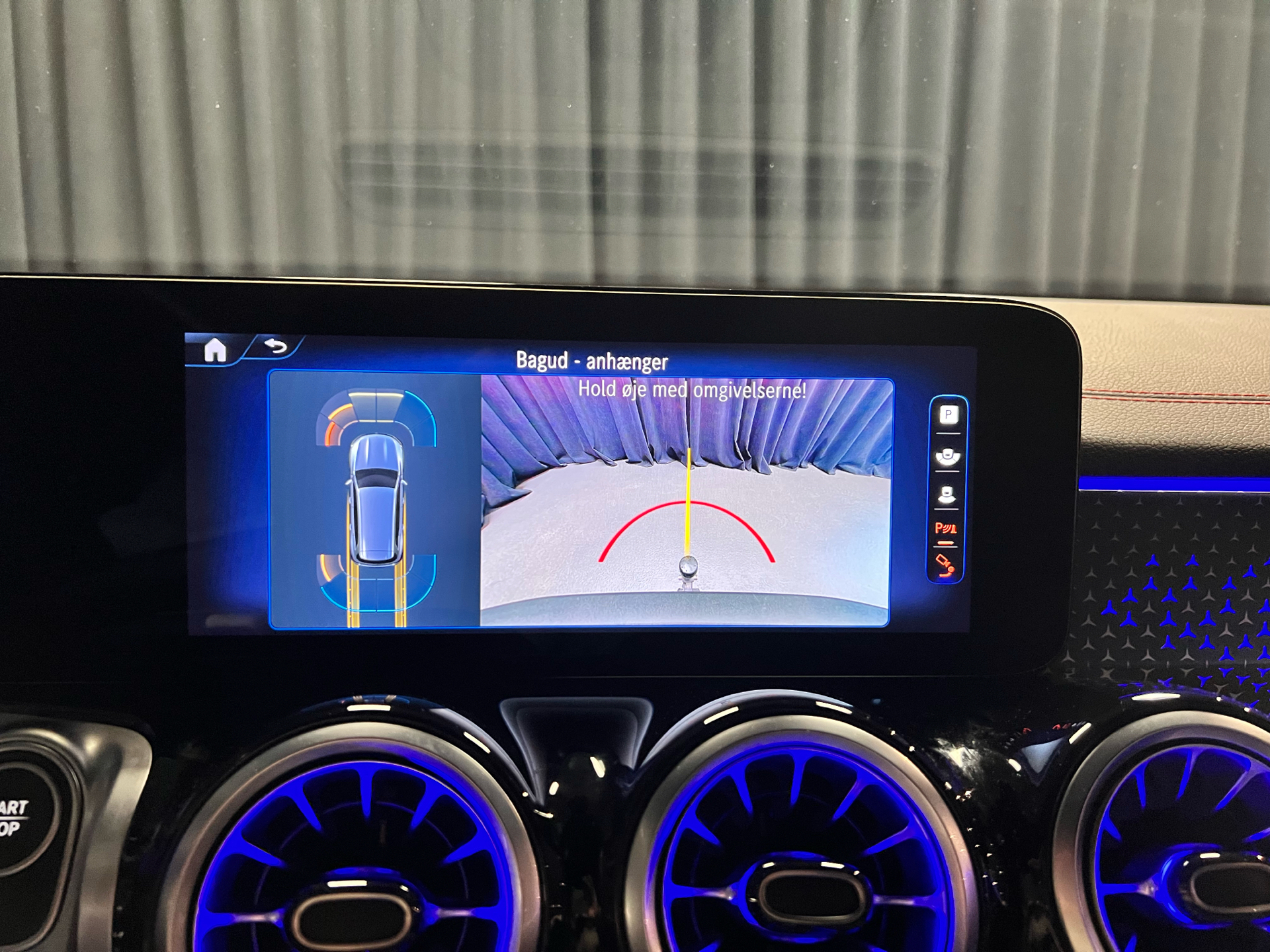 Grå Mercedes EQB 250+ fra 2024