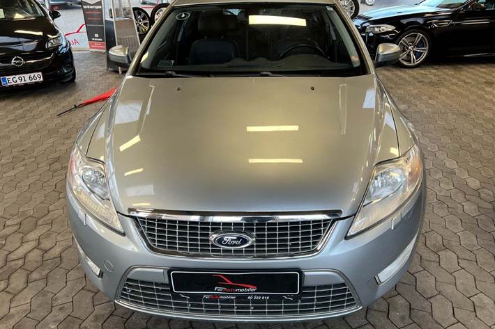 Blå Ford Mondeo fra 2007