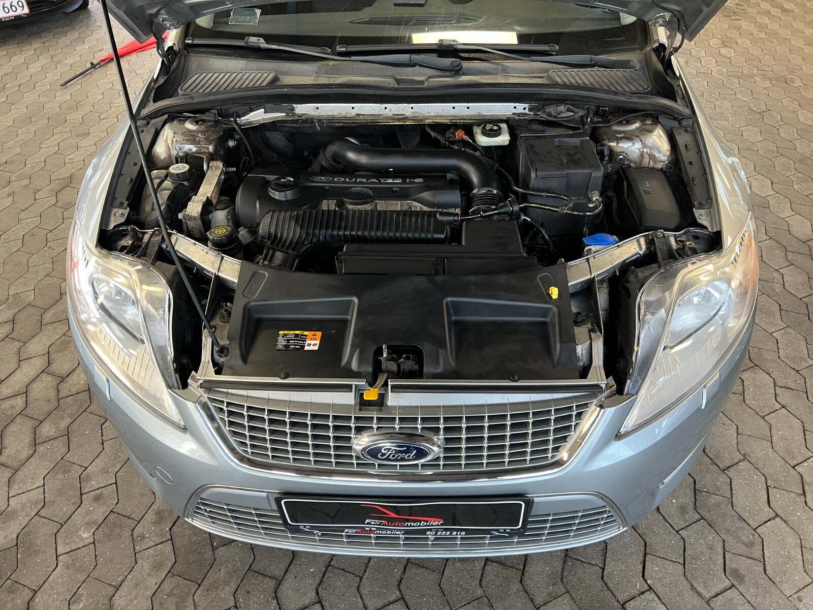 Blå Ford Mondeo fra 2007