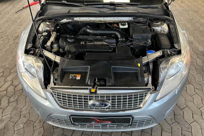 Blå Ford Mondeo fra 2007