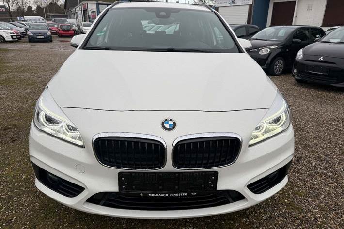 Hvid BMW 225xe fra 2016