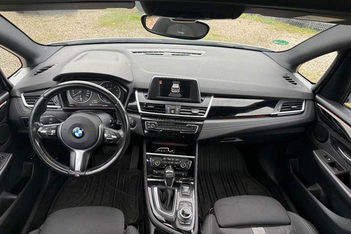 Hvid BMW 225xe fra 2016