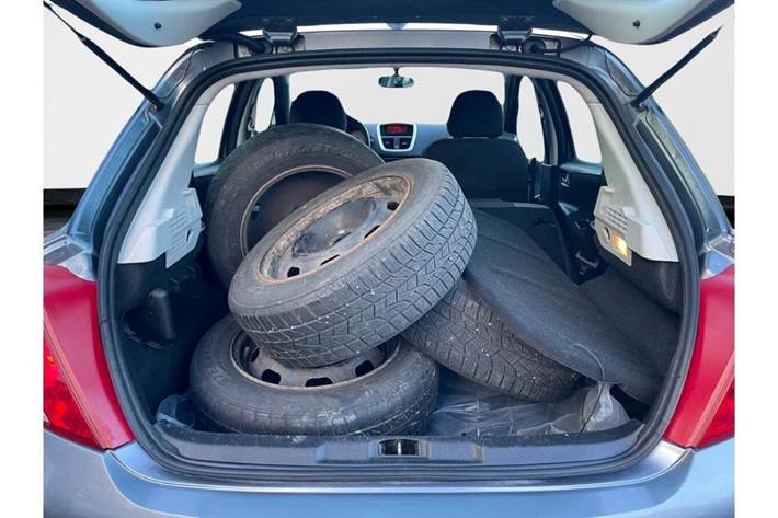 Grå Peugeot 207 fra 2010