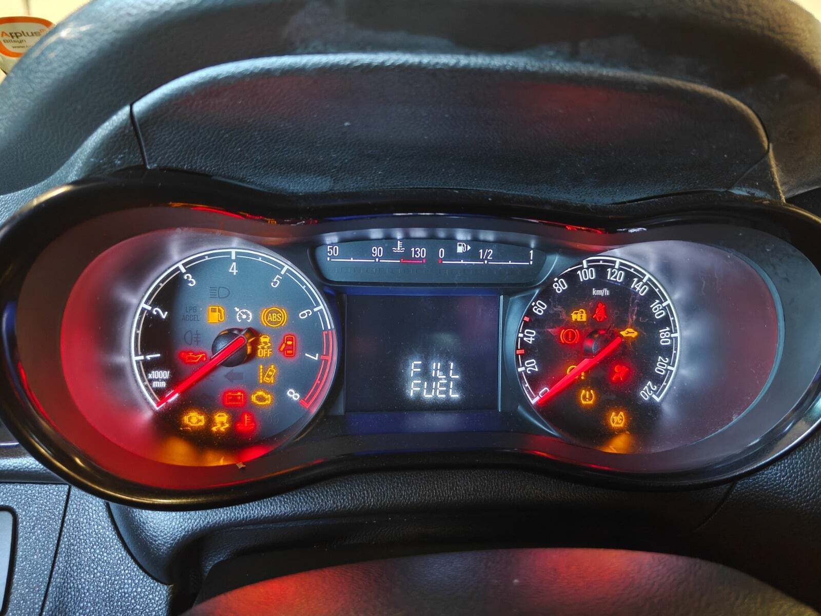 Gul Opel Karl fra 2016