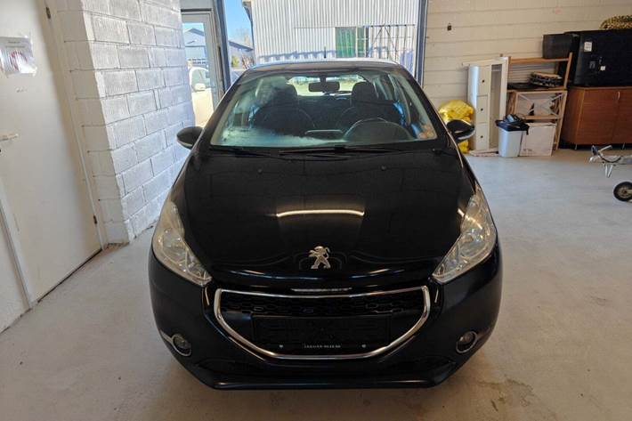 Gul Peugeot 208 fra 2012