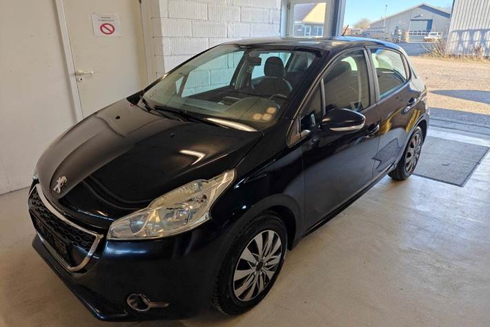 Gul Peugeot 208 fra 2012