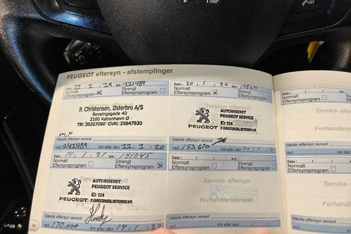 Gul Peugeot 208 fra 2012