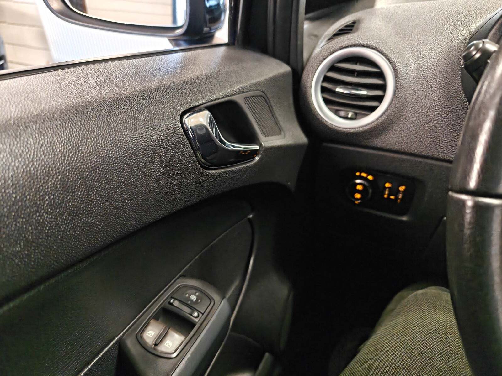 Gul Opel Corsa fra 2012