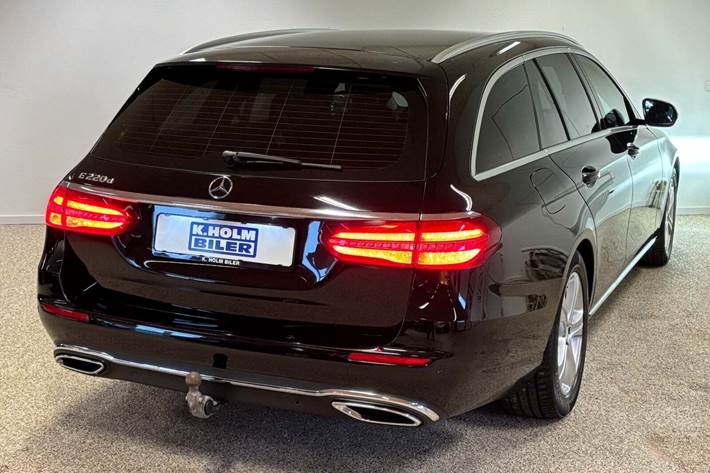 Sort Mercedes E220 d fra 2018