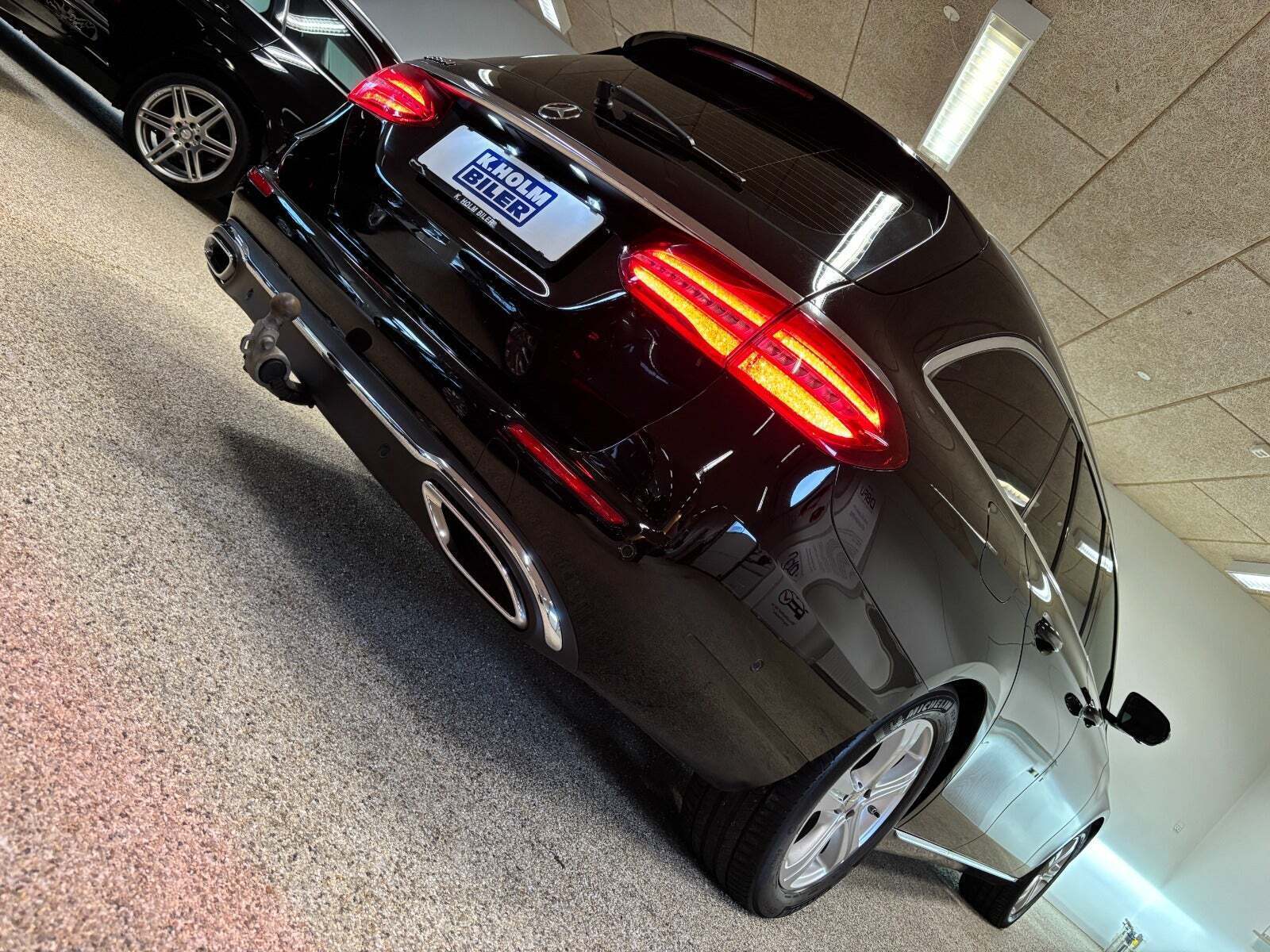 Sort Mercedes E220 d fra 2018