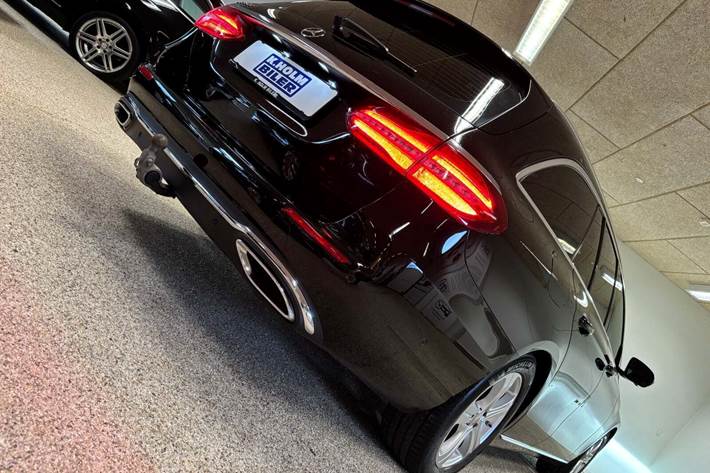 Sort Mercedes E220 d fra 2018