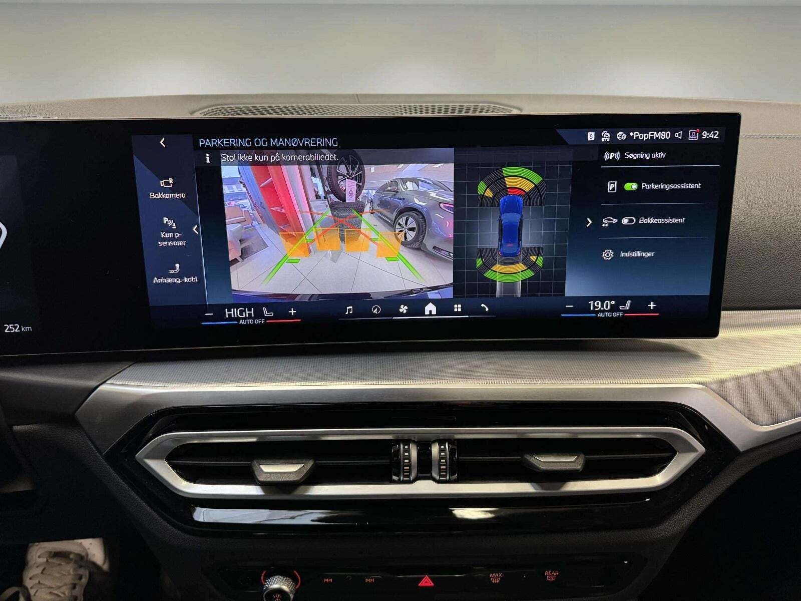 Blå BMW i4 fra 2024