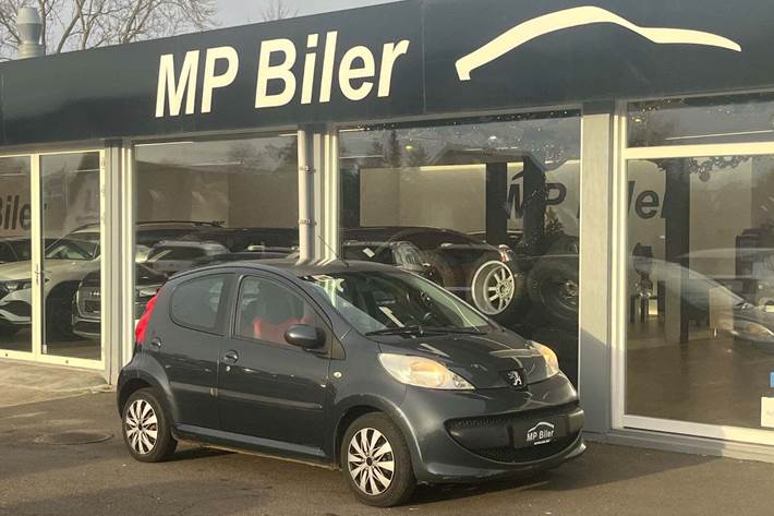 Grå Peugeot 107 fra 2007