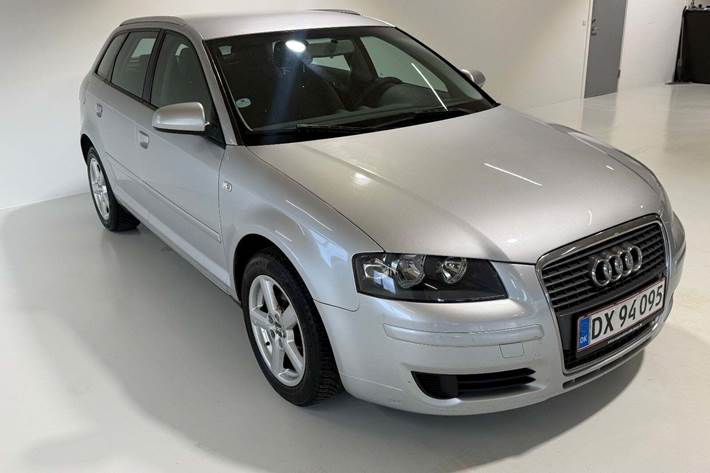 Sølv Audi A3 fra 2007 set udefra