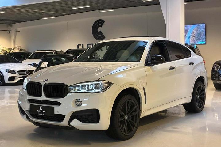 Grøn BMW X6 fra 2015 set udefra