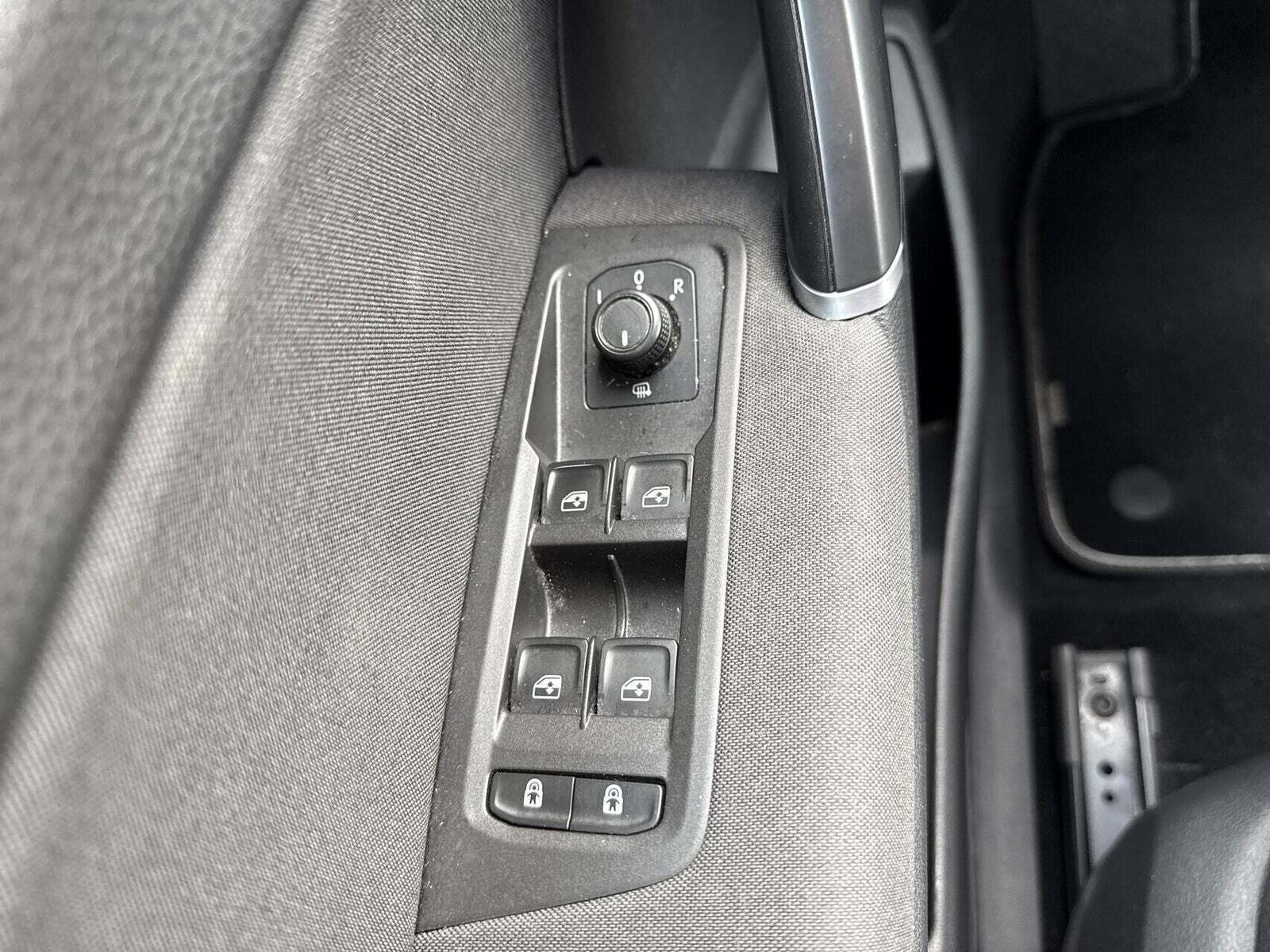 Grå VW Touran fra 2020