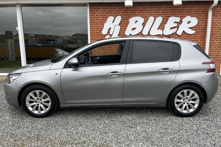 Grå Peugeot 308 fra 2016