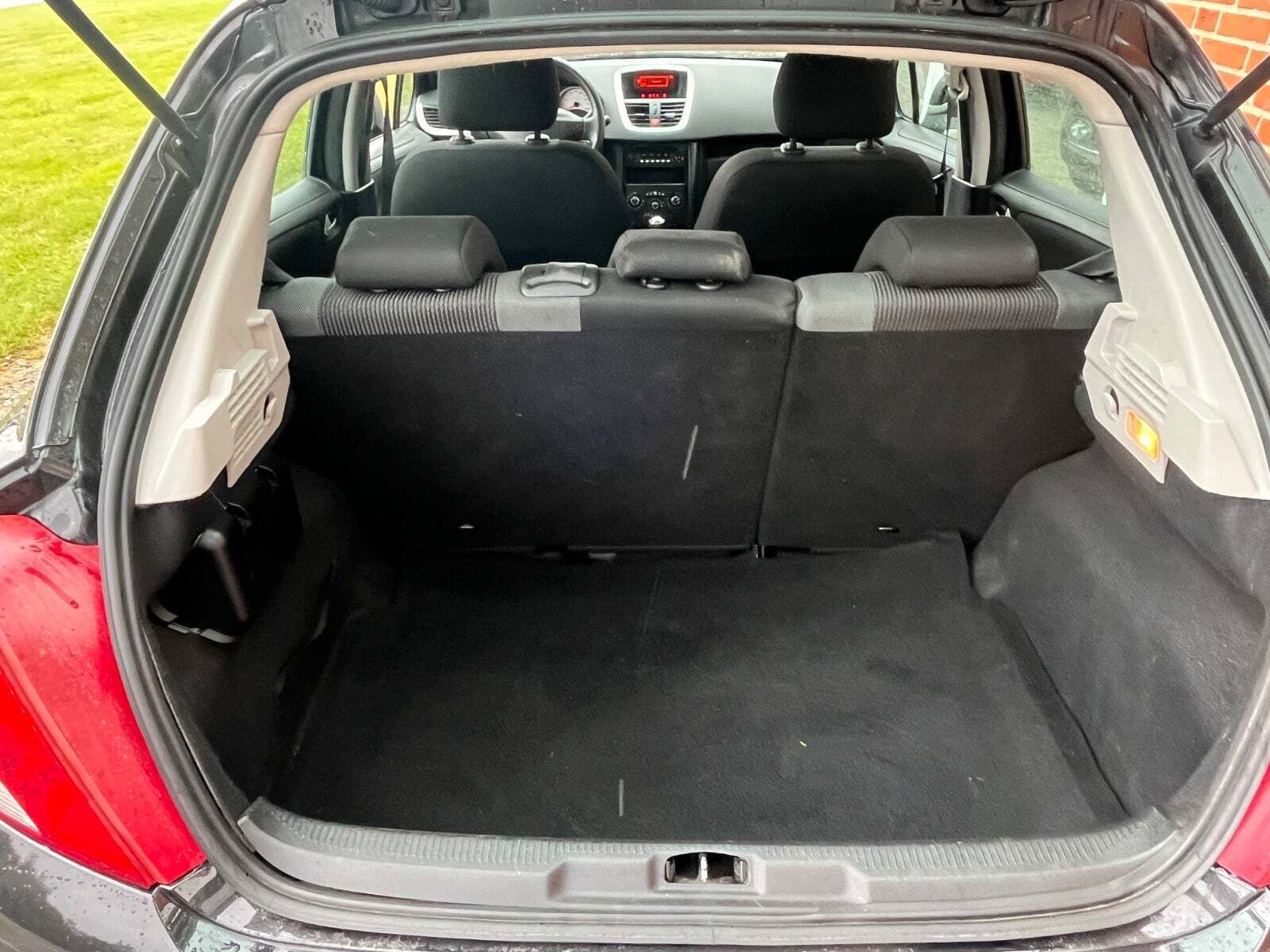 Sort Peugeot 207 fra 2010