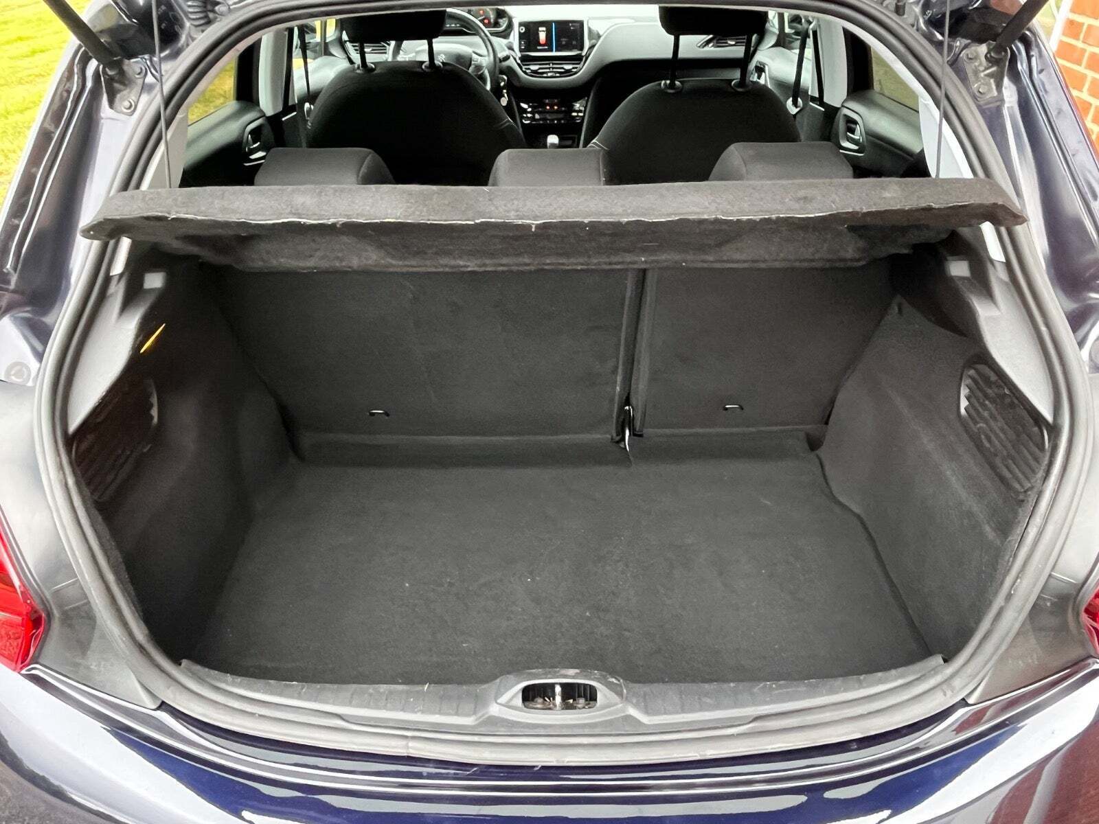 Blå Peugeot 208 fra 2019